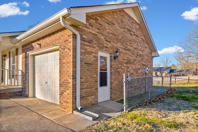 211 Millstone Cir, Clarksville, TN 37042