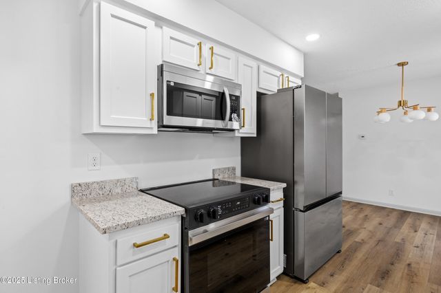 8912 Michael Edward Dr, Louisville, KY 40291