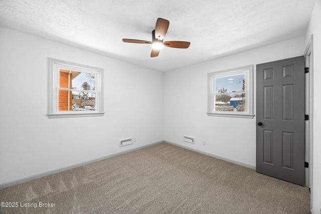 8912 Michael Edward Dr, Louisville, KY 40291