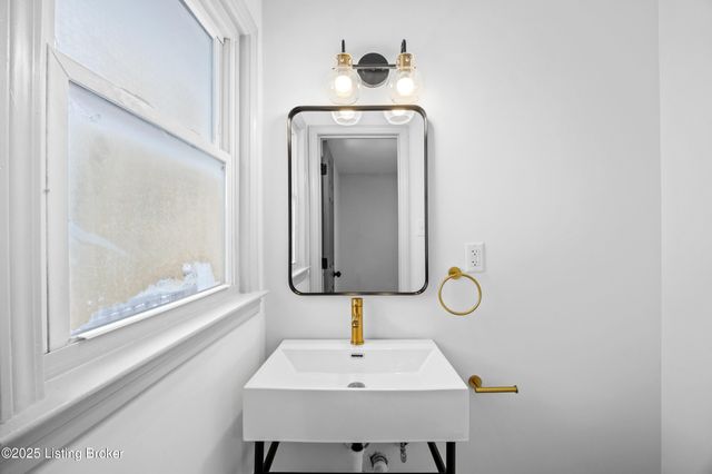 8912 Michael Edward Dr, Louisville, KY 40291