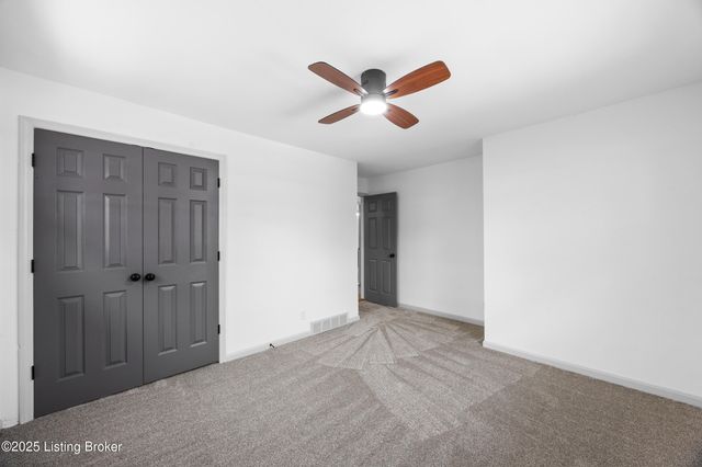 8912 Michael Edward Dr, Louisville, KY 40291