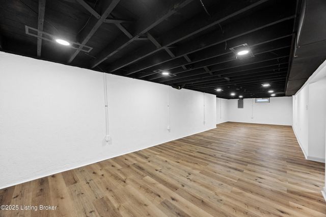 8912 Michael Edward Dr, Louisville, KY 40291