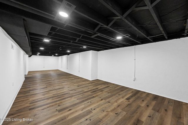 8912 Michael Edward Dr, Louisville, KY 40291