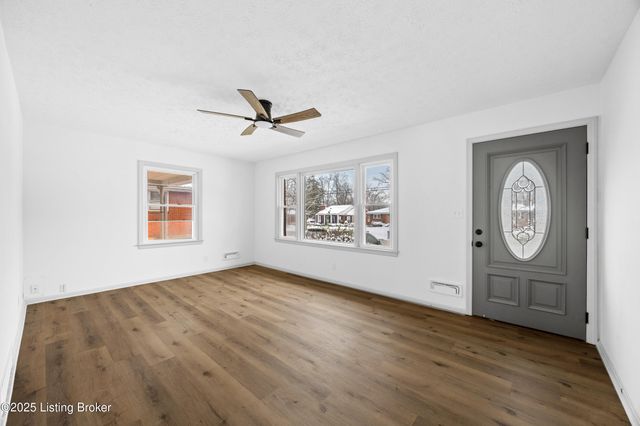 8912 Michael Edward Dr, Louisville, KY 40291