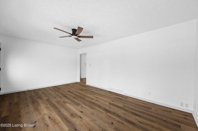 8912 Michael Edward Dr, Louisville, KY 40291