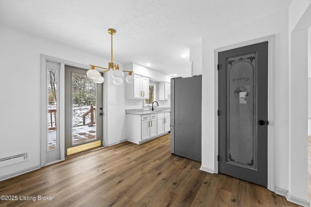 8912 Michael Edward Dr, Louisville, KY 40291