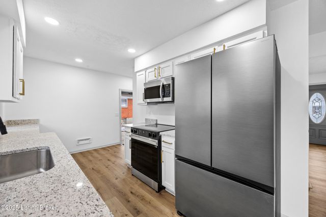 8912 Michael Edward Dr, Louisville, KY 40291