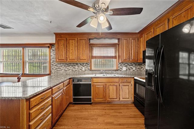 3 Towler DR, Hampton, VA 23666