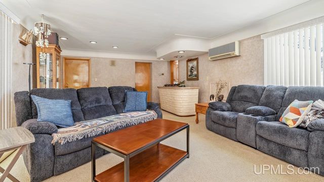 517 S 9th Street, Escanaba, MI 49829