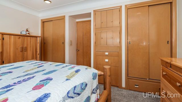 517 S 9th Street, Escanaba, MI 49829