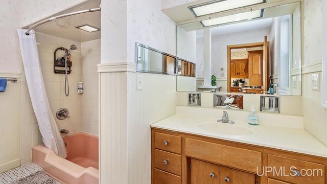 517 S 9th Street, Escanaba, MI 49829