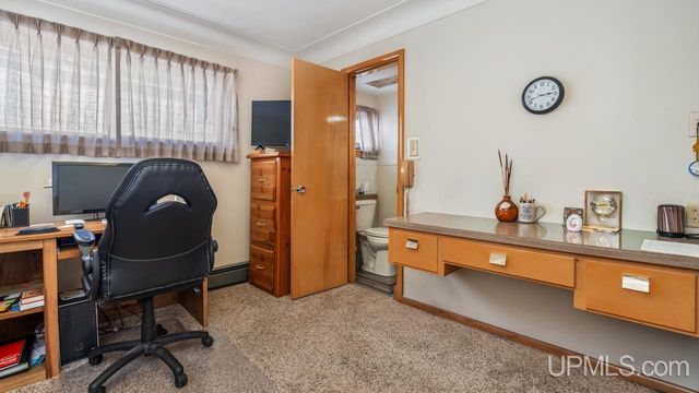 517 S 9th Street, Escanaba, MI 49829