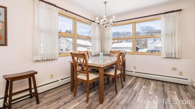 517 S 9th Street, Escanaba, MI 49829