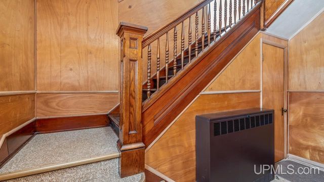 517 S 9th Street, Escanaba, MI 49829