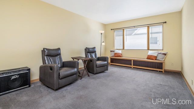 517 S 9th Street, Escanaba, MI 49829