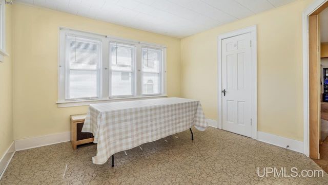 517 S 9th Street, Escanaba, MI 49829