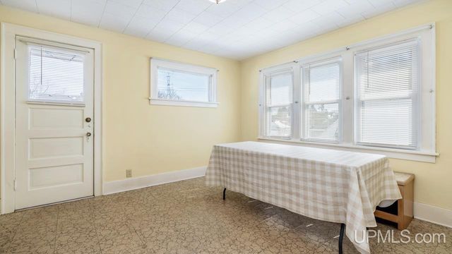 517 S 9th Street, Escanaba, MI 49829