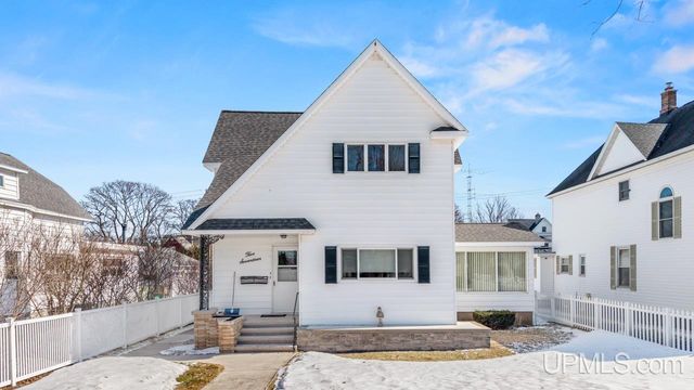 517 S 9th Street, Escanaba, MI 49829