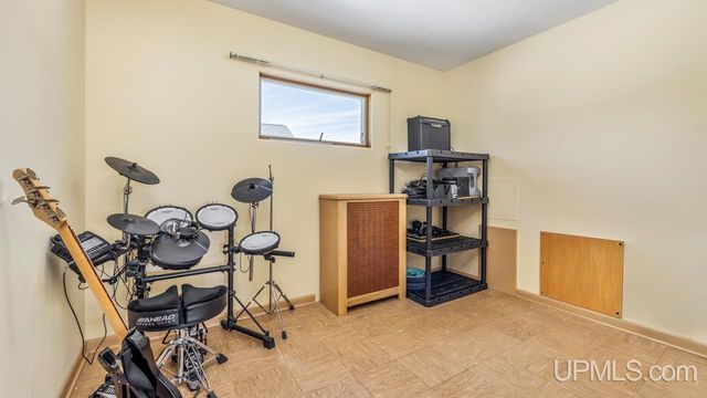 517 S 9th Street, Escanaba, MI 49829