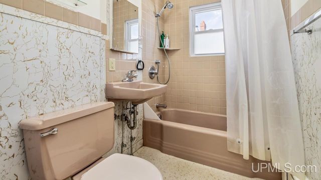 517 S 9th Street, Escanaba, MI 49829