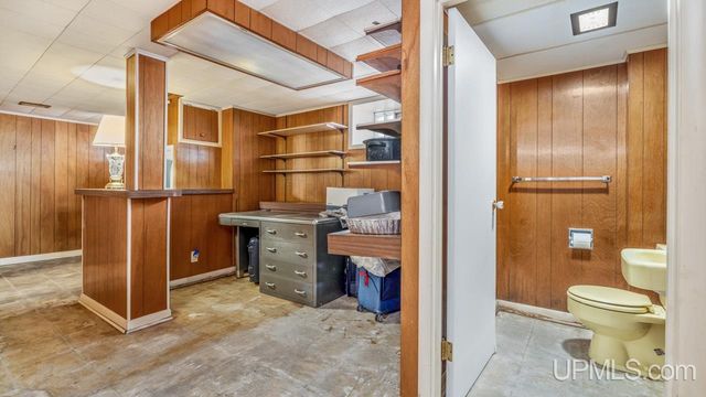 517 S 9th Street, Escanaba, MI 49829