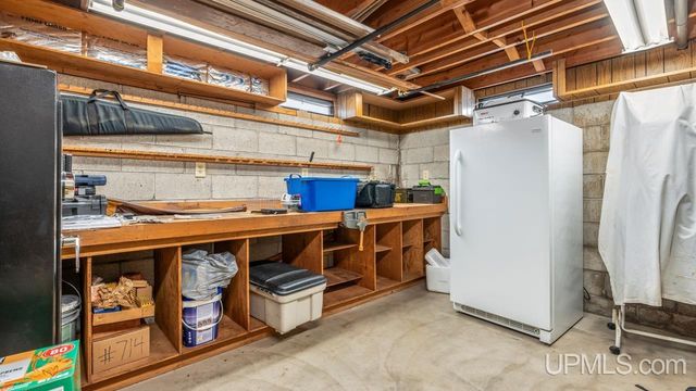 517 S 9th Street, Escanaba, MI 49829