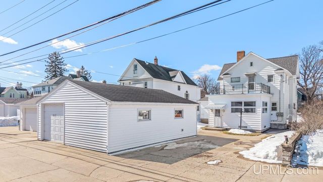 517 S 9th Street, Escanaba, MI 49829