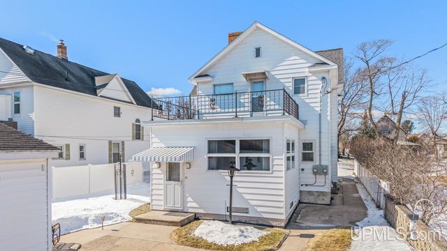 517 S 9th Street, Escanaba, MI 49829