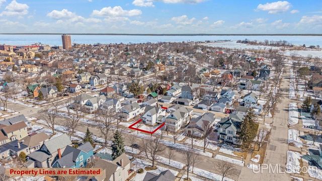 517 S 9th Street, Escanaba, MI 49829