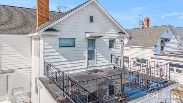 517 S 9th Street, Escanaba, MI 49829