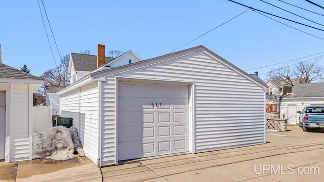 517 S 9th Street, Escanaba, MI 49829