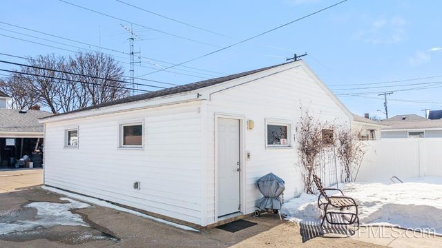 517 S 9th Street, Escanaba, MI 49829