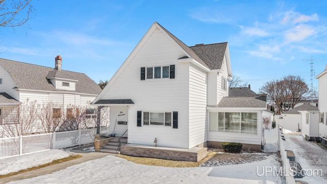 517 S 9th Street, Escanaba, MI 49829