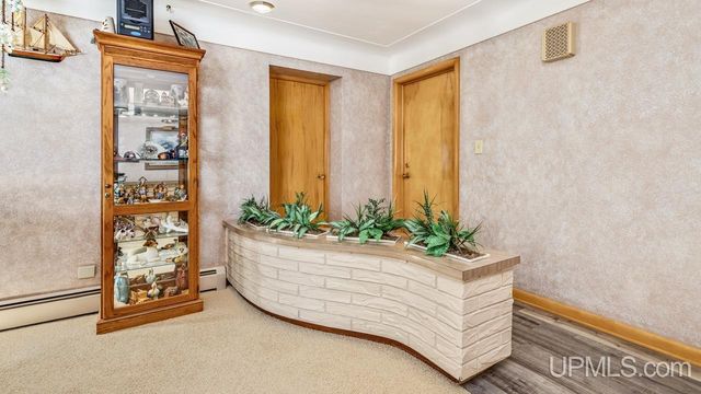 517 S 9th Street, Escanaba, MI 49829