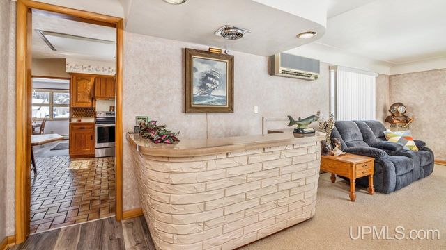 517 S 9th Street, Escanaba, MI 49829