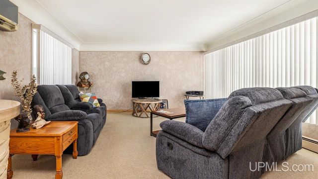 517 S 9th Street, Escanaba, MI 49829