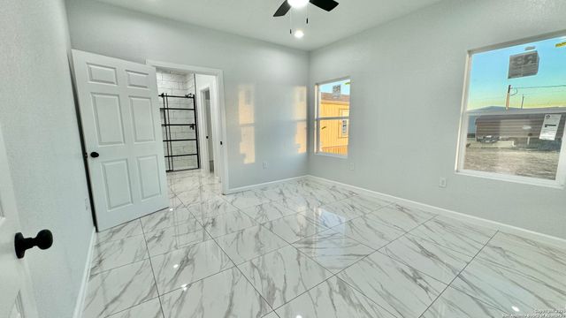 17114 Laguna Seca Dr, Atascosa, TX 78002
