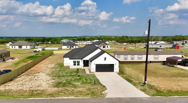 17114 Laguna Seca Dr, Atascosa, TX 78002