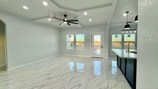 17114 Laguna Seca Dr, Atascosa, TX 78002