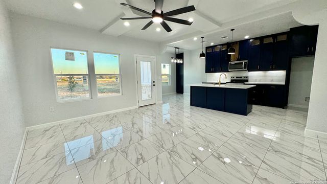 17114 Laguna Seca Dr, Atascosa, TX 78002