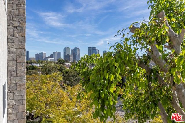 10637 Ashton Avenue, Los Angeles, CA 90024