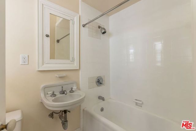 10637 Ashton Avenue, Los Angeles, CA 90024