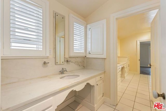10637 Ashton Avenue, Los Angeles, CA 90024
