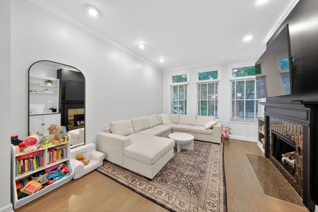 232 E CULLERTON Street, Chicago, IL 60616