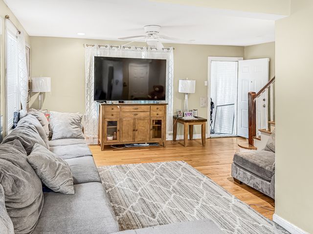 8539 S Saint Lawrence Avenue, Chicago, IL 60619