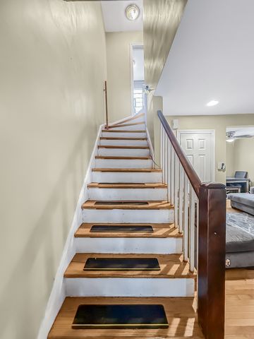 8539 S Saint Lawrence Avenue, Chicago, IL 60619