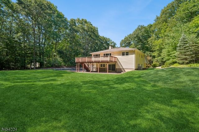 15 Sugar Hill Rd, Kinnelon Boro, NJ 07405