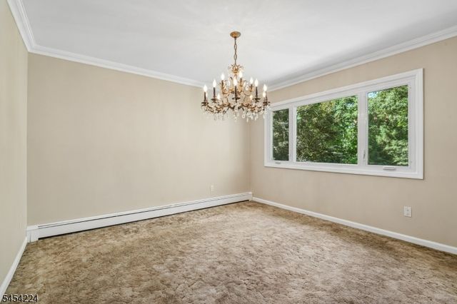 15 Sugar Hill Rd, Kinnelon Boro, NJ 07405