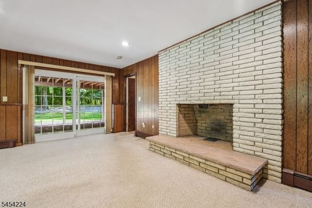 15 Sugar Hill Rd, Kinnelon Boro, NJ 07405