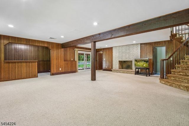 15 Sugar Hill Rd, Kinnelon Boro, NJ 07405